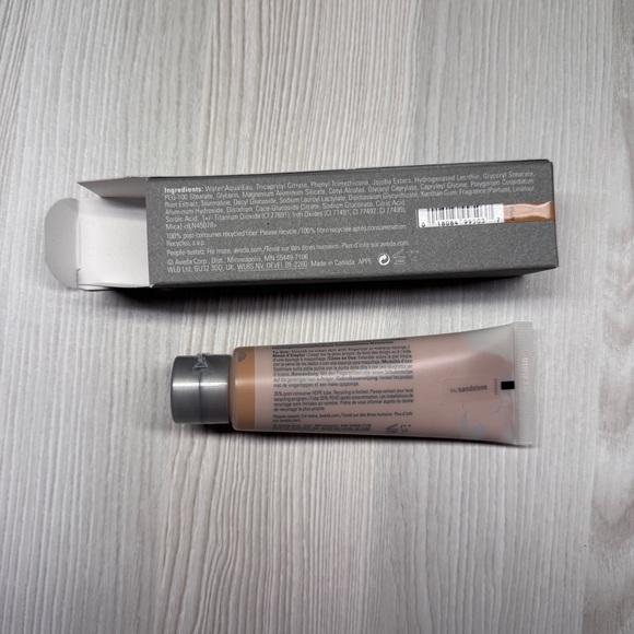 Aveda Mineral Tinted Moisture Hydration Oil-Free Plant Essences 04 Sandstone NIB - Picture 2 of 4